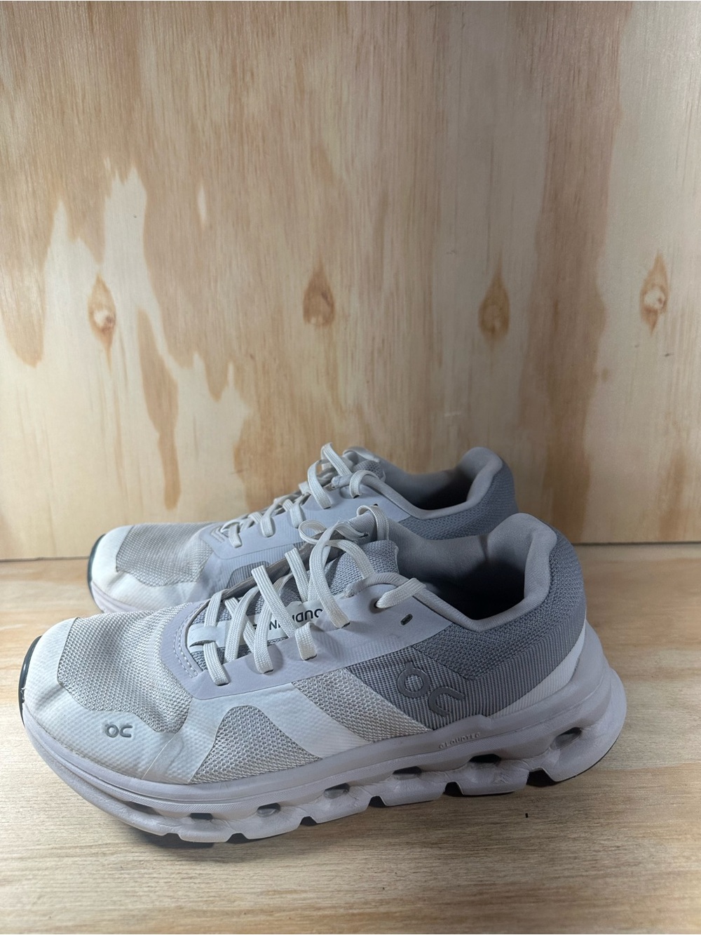 On Cloud White Running Sneakers Women’s Size 6.5